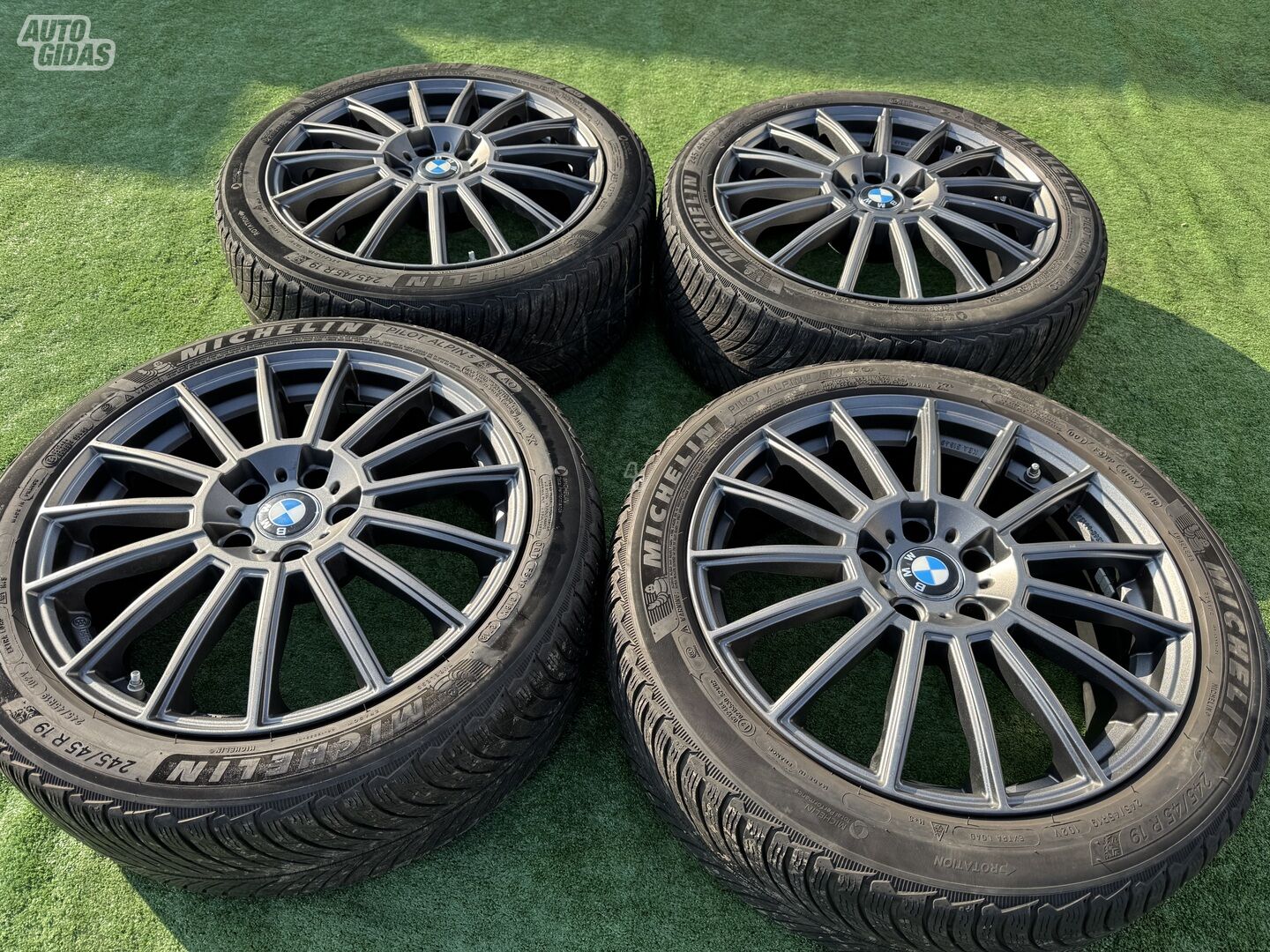 BMW Siunciam, 8J ET37 light alloy R19 rims