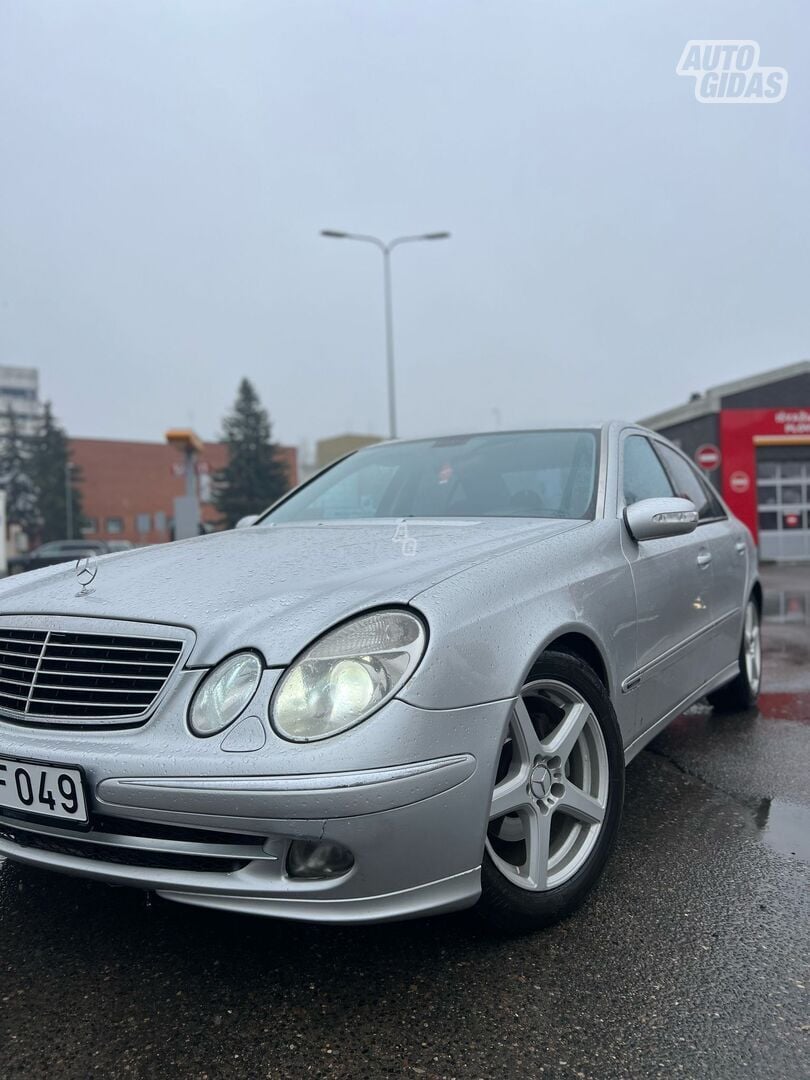 Mercedes-Benz E 270 2003 г Седан