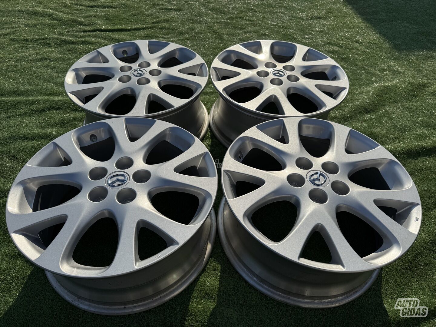 Mazda Siunciam, 7.5J ET60 light alloy R18 rims