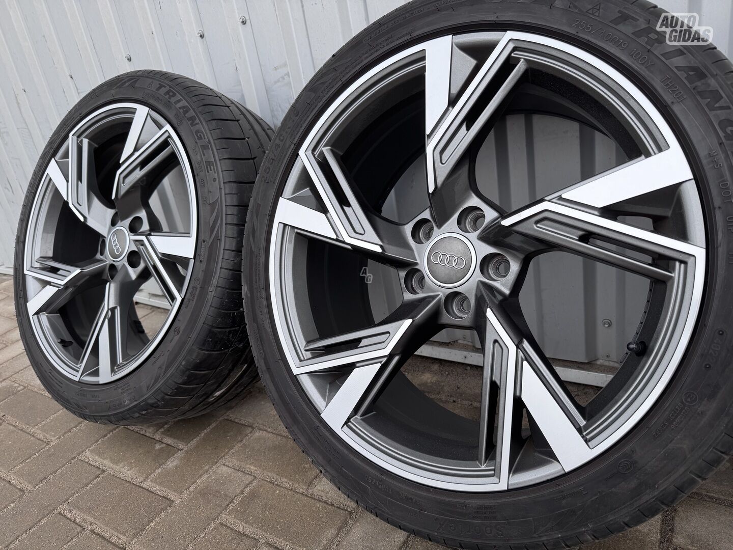 A6 light alloy R19 rims