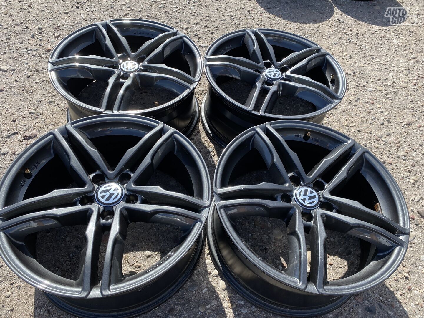 Volkswagen Siunciam, 8.5J ET35 light alloy R19 rims