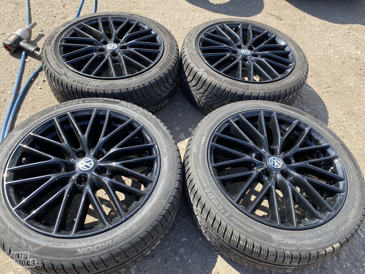 Volkswagen Siunciam, 8J ET44 light alloy R18 rims