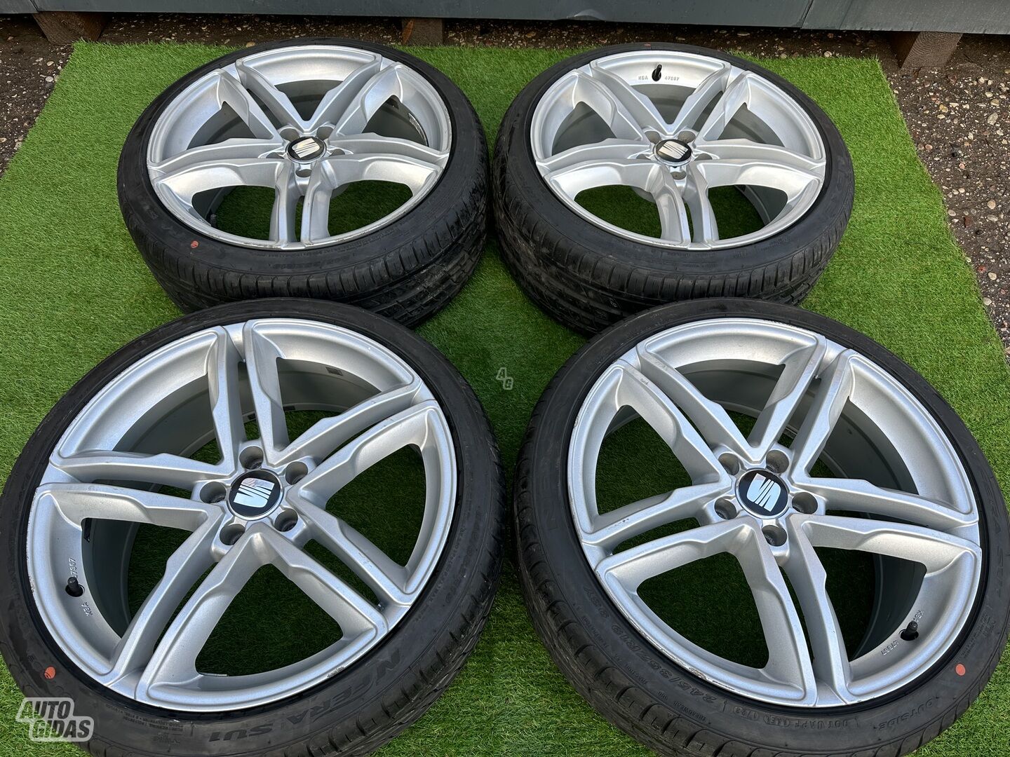 Seat Siunciam, 8.5J ET35 light alloy R19 rims