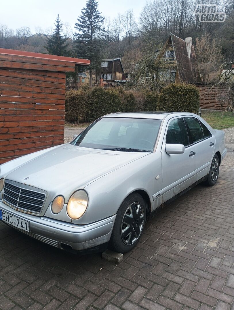 Mercedes-Benz E 300 1995 m Sedanas