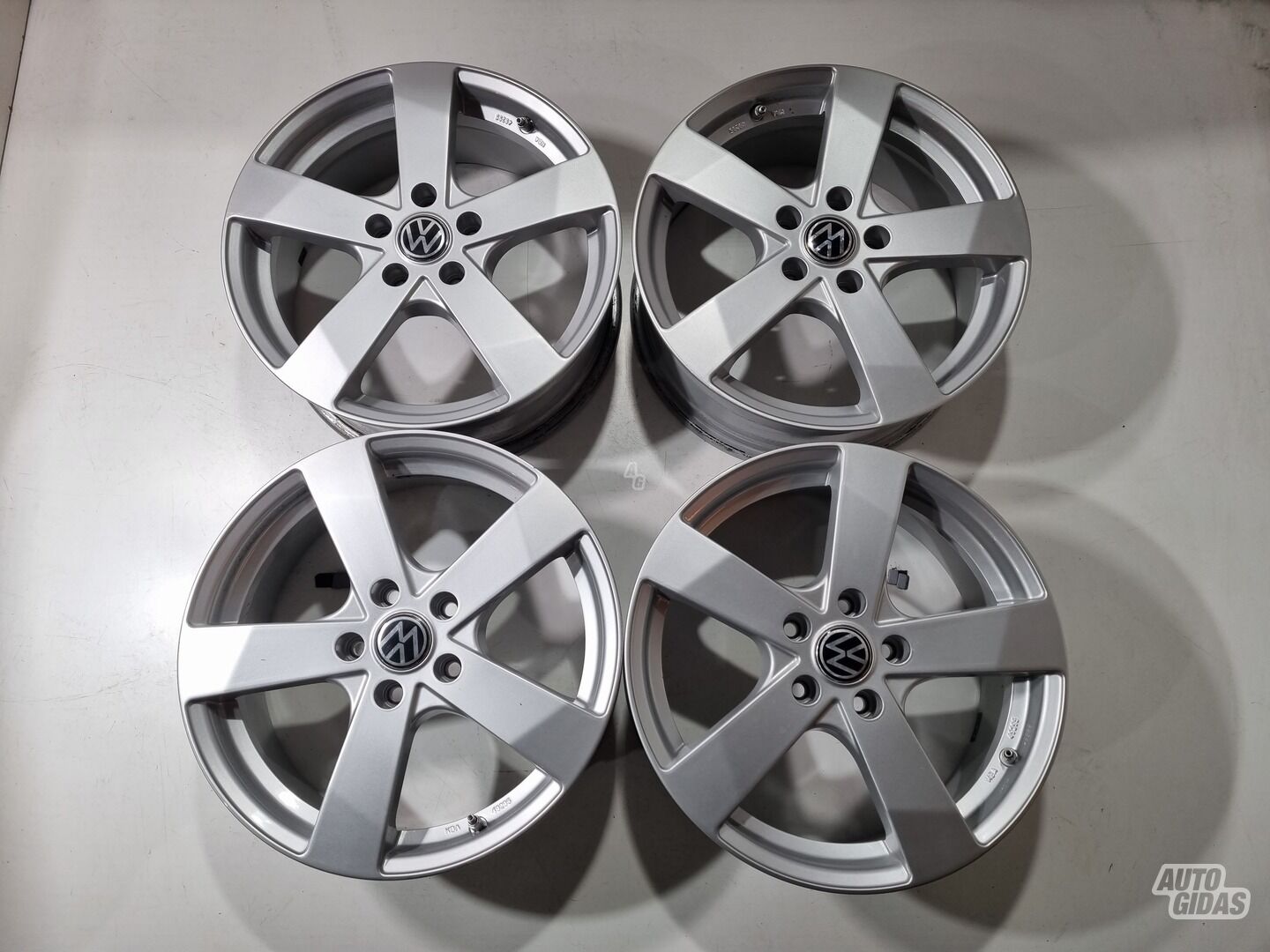 Volkswagen Golf, Touran Golf light alloy R17 rims