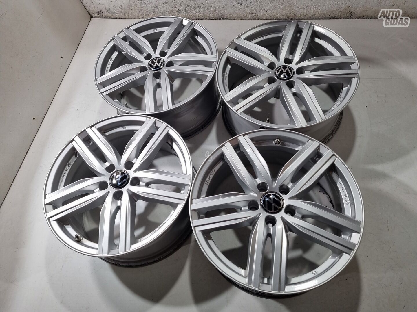 Volkswagen Passat B8 Passat light alloy R18 rims