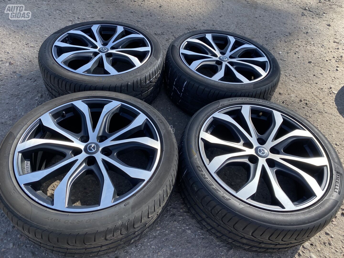 Mazda Siunciam, 9J ET35 light alloy R20 rims