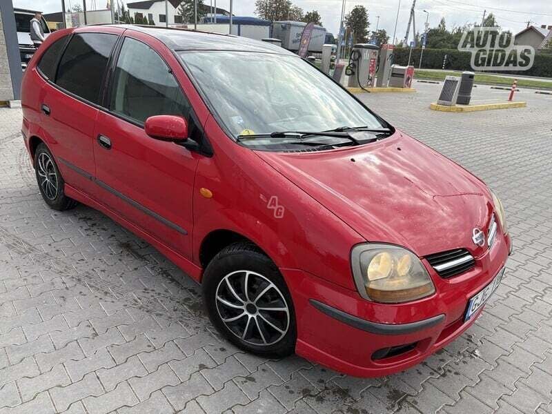 Nissan Almera Tino 2001 y Hatchback