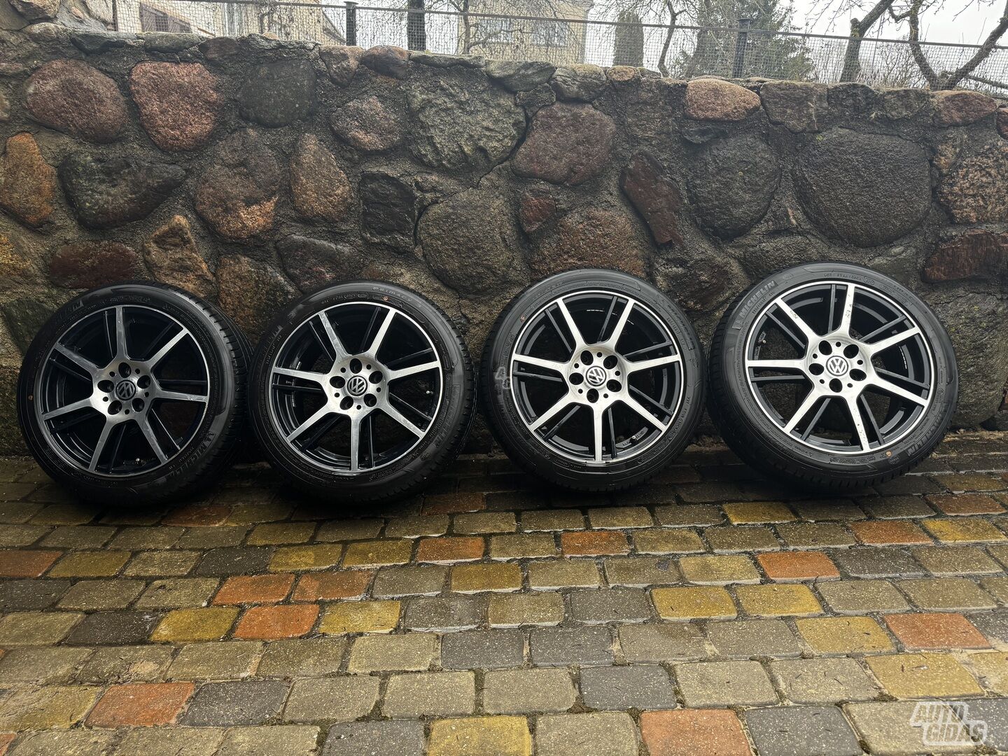 Passat light alloy R17 rims