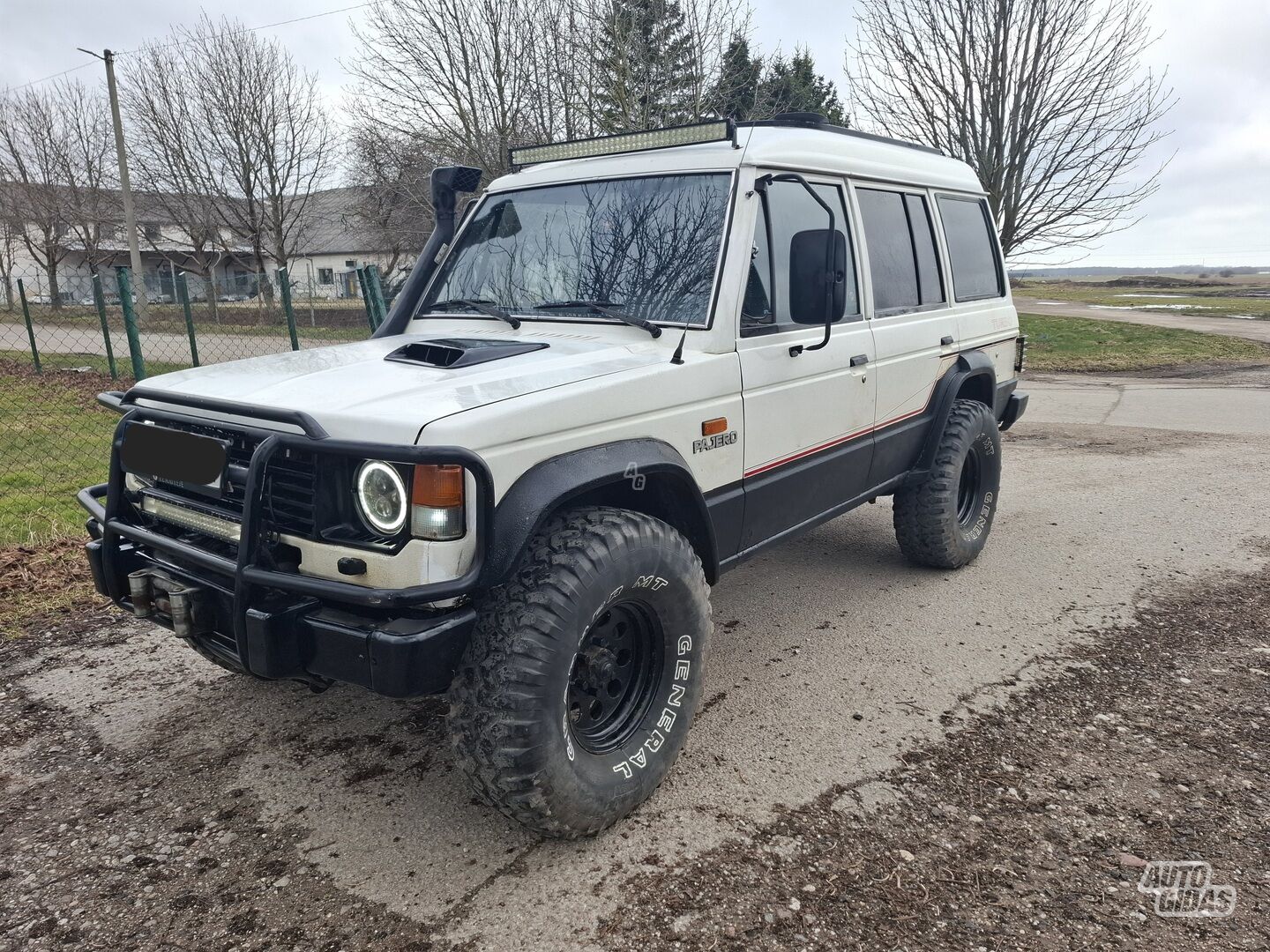 Mitsubishi Pajero 1989 m Visureigis / Krosoveris