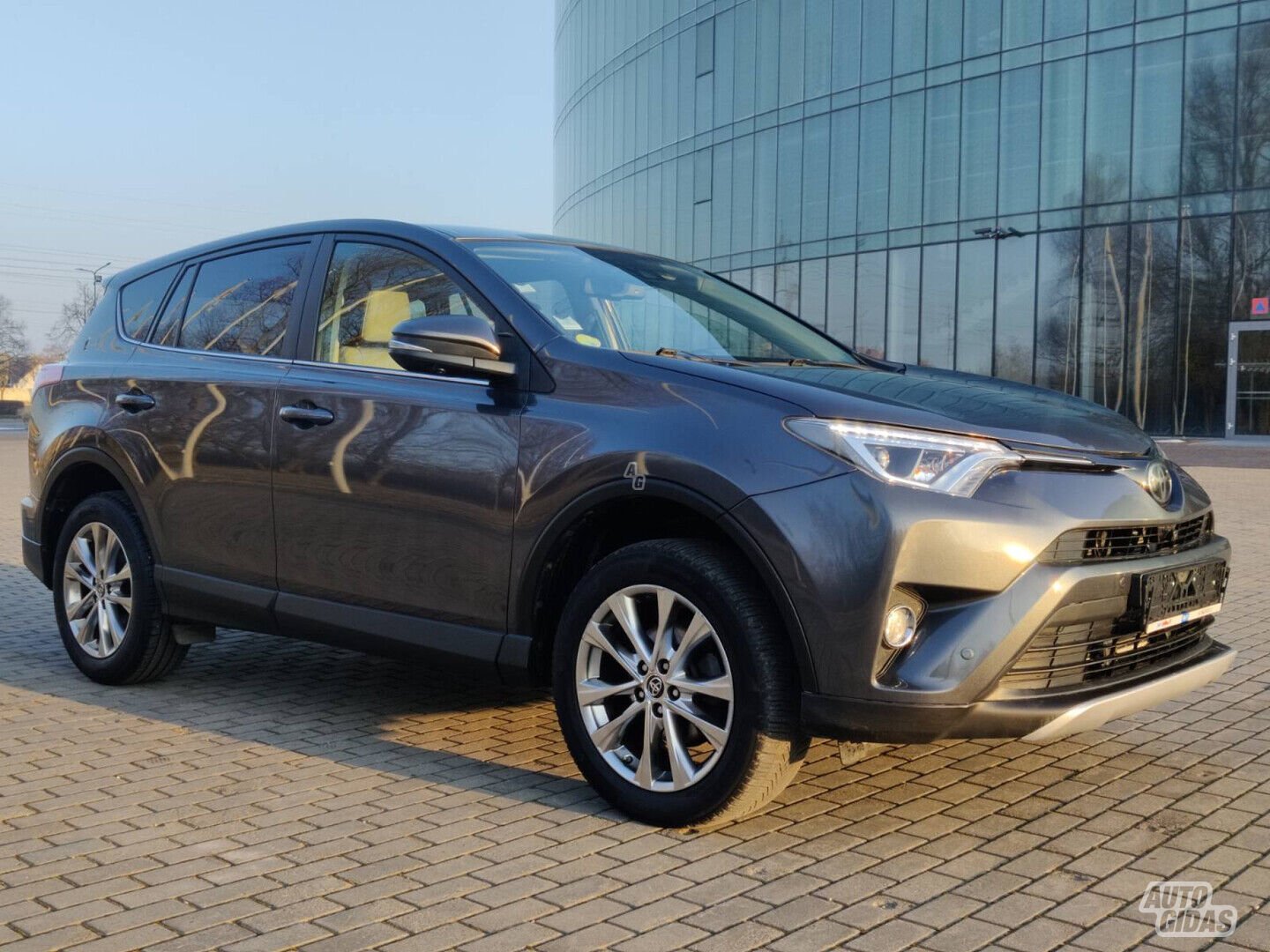 Toyota RAV4 2016 г Внедорожник / Кроссовер