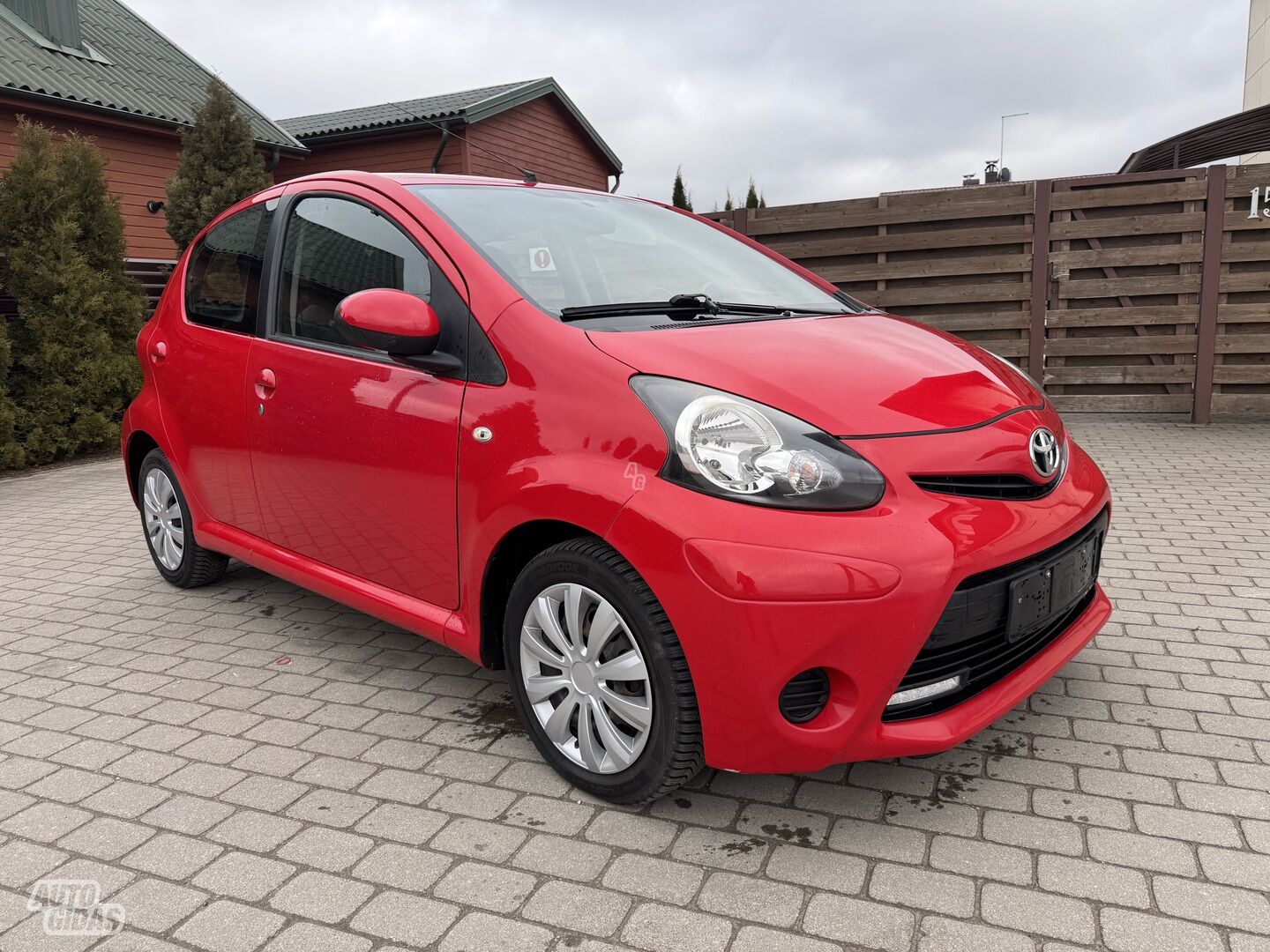 Toyota Aygo 2012 y Hatchback