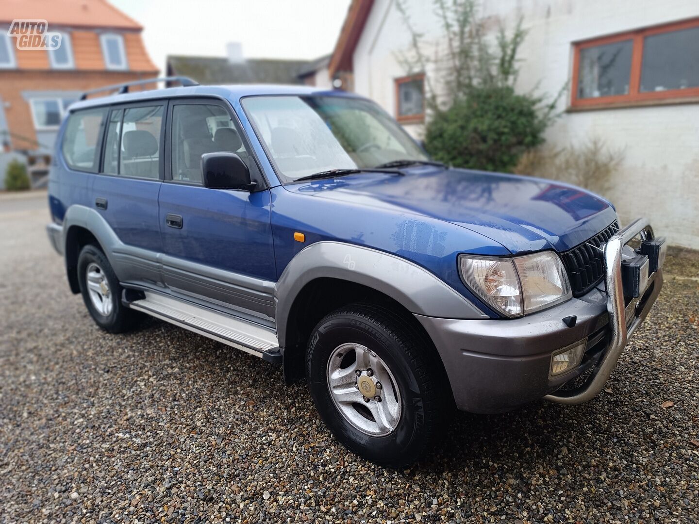 Toyota Land Cruiser 2000 y Off-road / Crossover