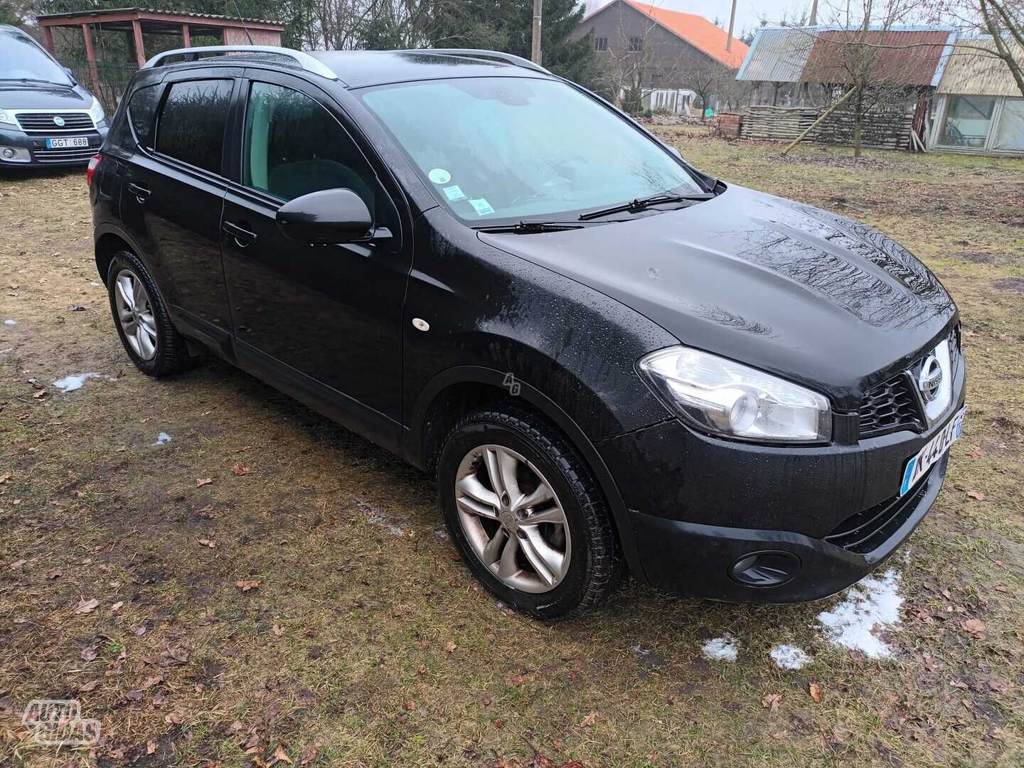 Nissan Qashqai 2011 г Внедорожник / Кроссовер