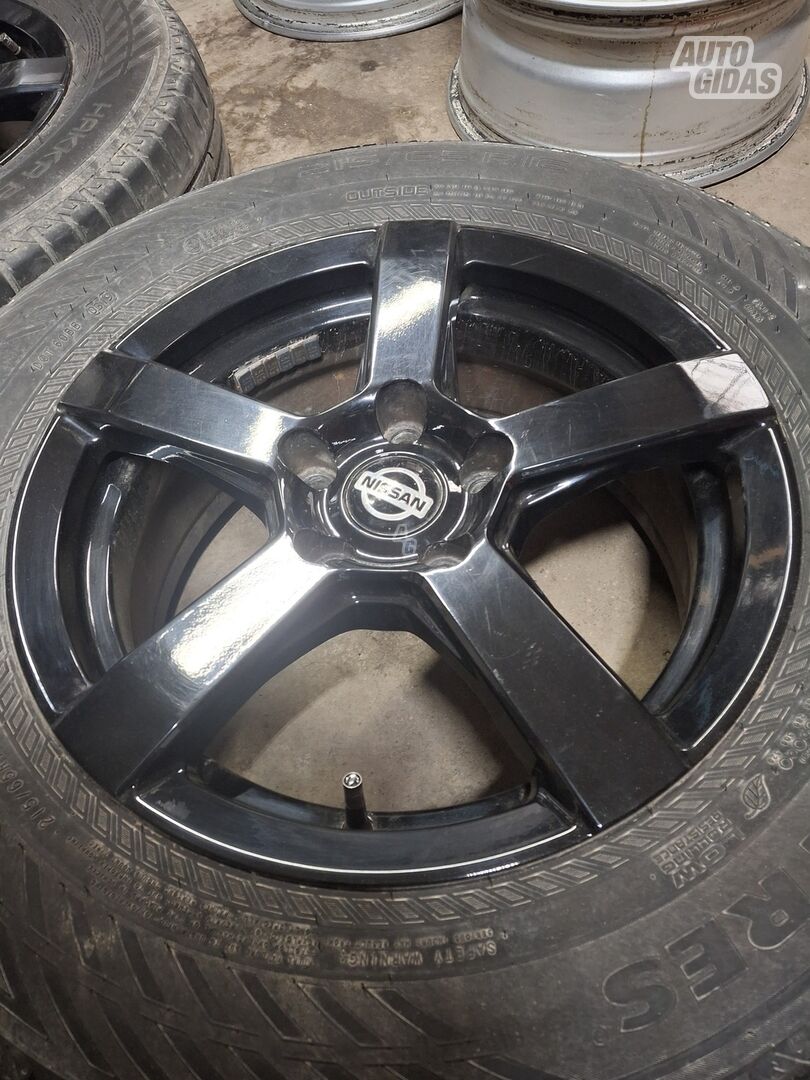 Nissan X-Trail light alloy R17 rims