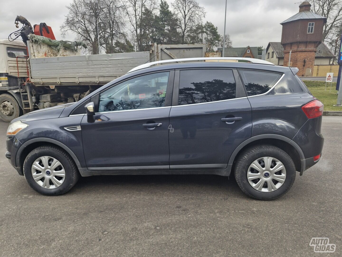 Ford Kuga 2008 y Off-road / Crossover