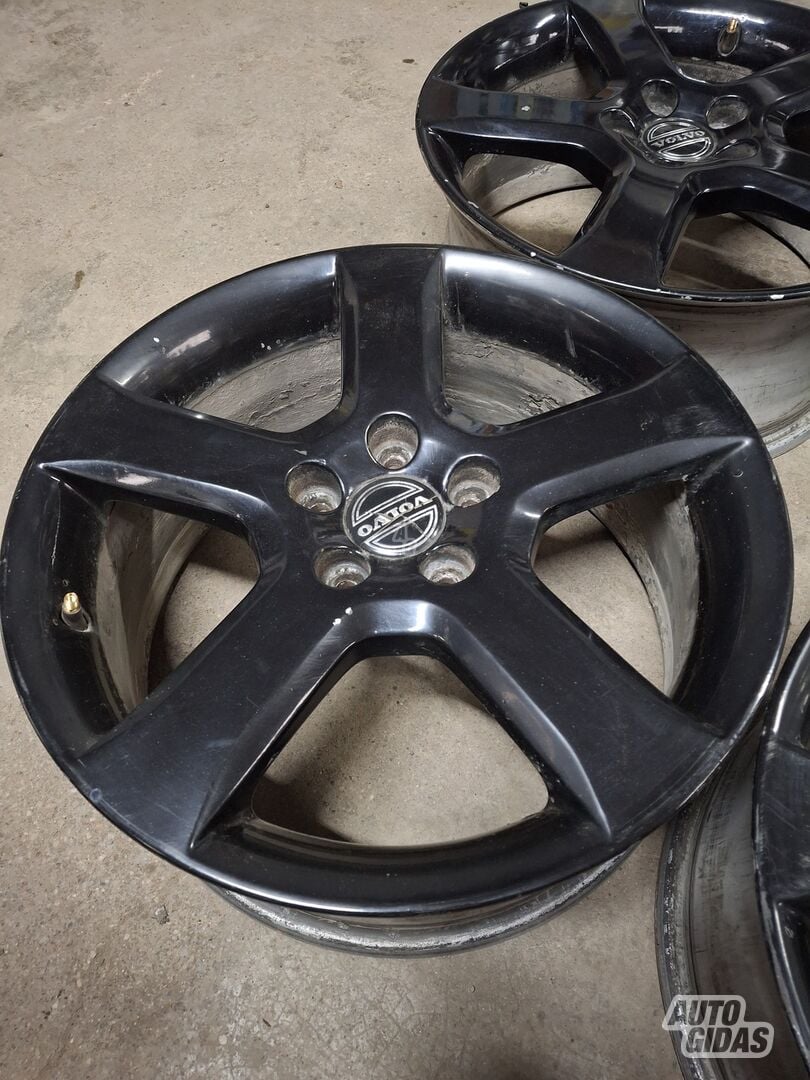 Volvo light alloy R17 rims