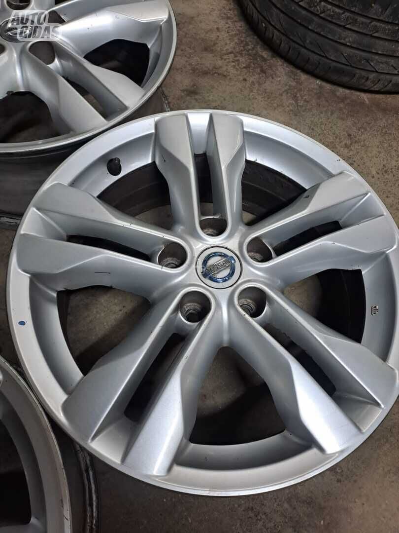 Nissan Qashqai+2 light alloy R17 rims