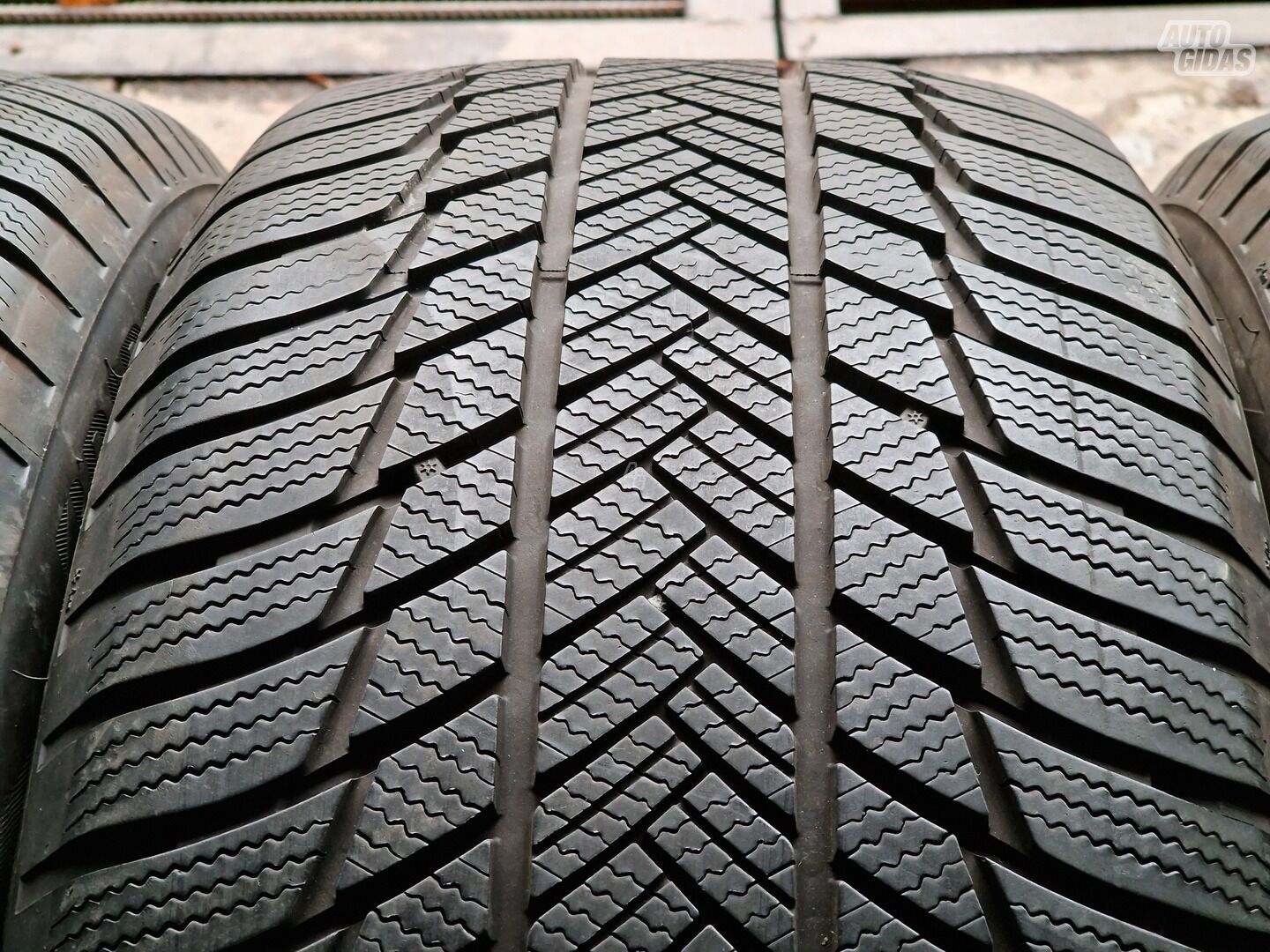 Bridgestone BLIZZAK LM001, 2021m R19 winter tyres passanger car