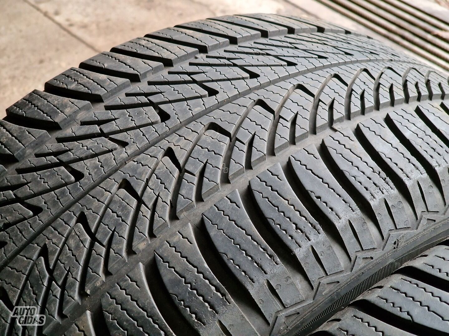 Goodyear UltraGrip 8 Perfom R20 зимние шины для автомобилей