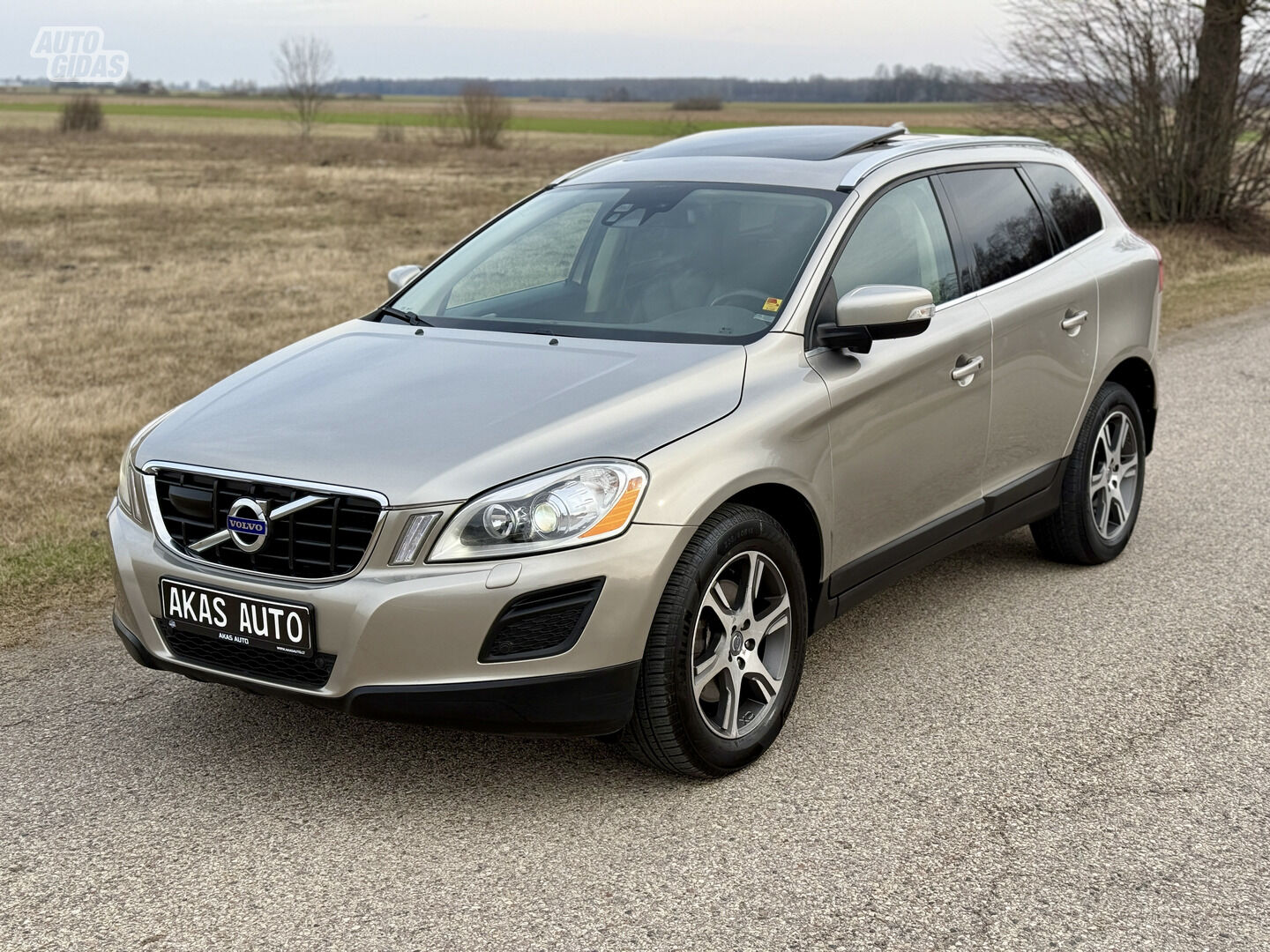 Volvo XC60 2011 г Внедорожник / Кроссовер