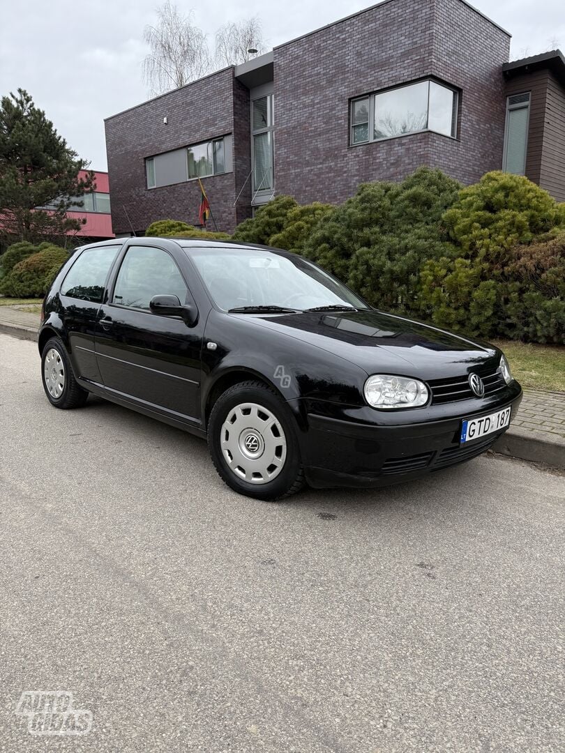 Volkswagen Golf 2000 г Хэтчбек