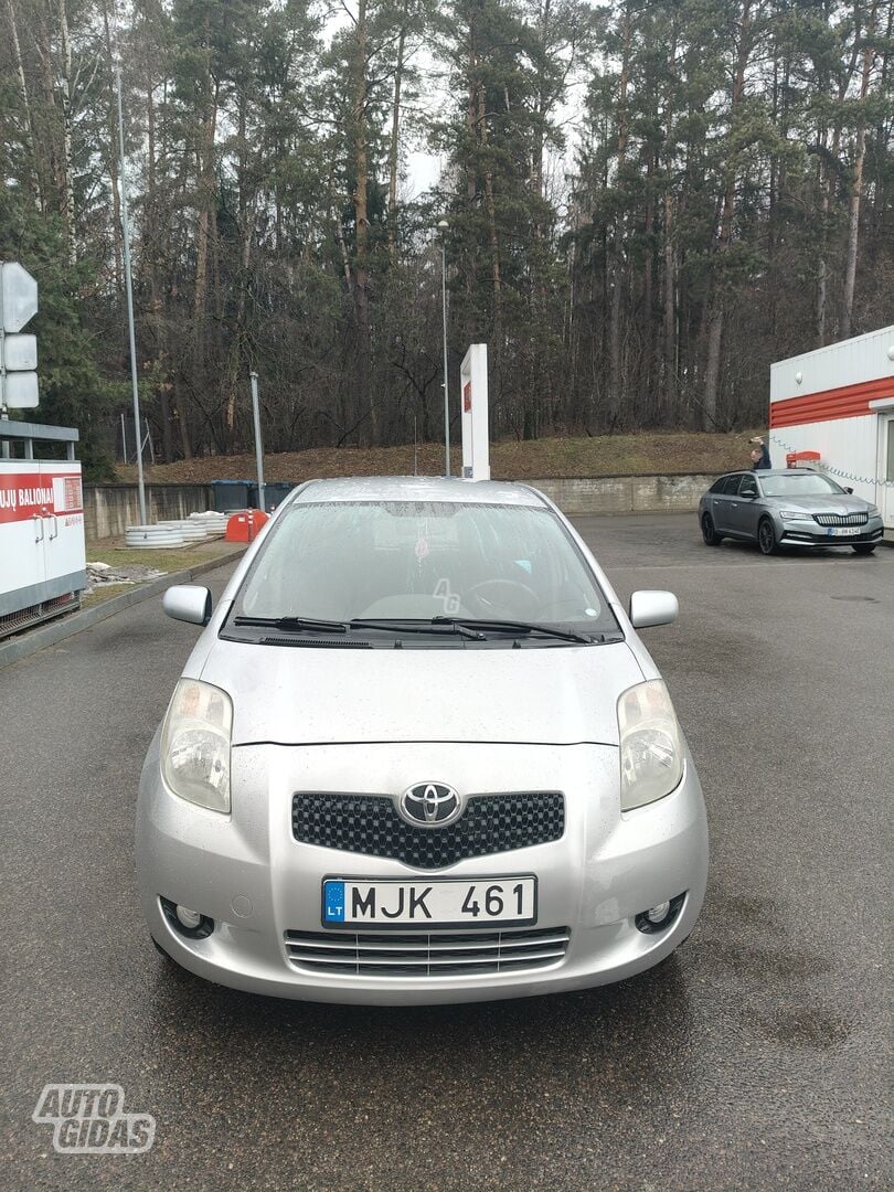 Toyota Yaris 2009 г Хэтчбек