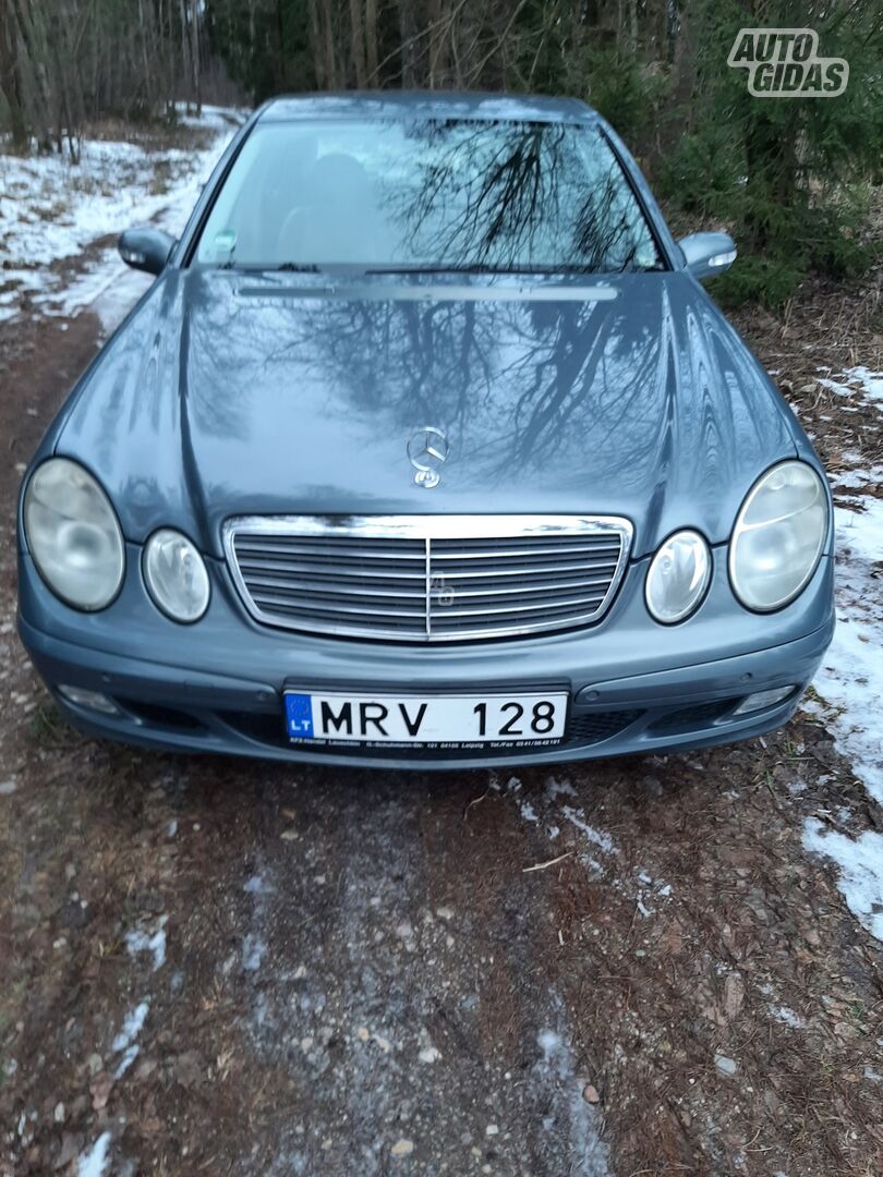 Mercedes-Benz E 220 2004 y Sedan