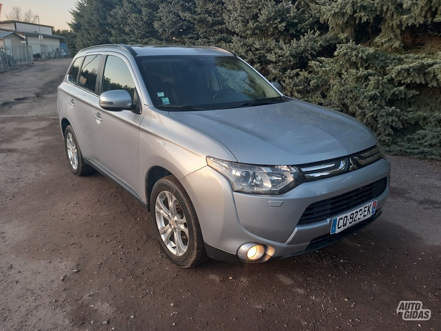 Mitsubishi Outlander 2013 y Off-road / Crossover