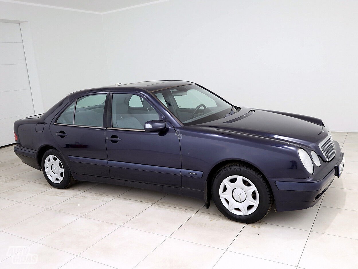 Mercedes-Benz E 200 2000 г Седан