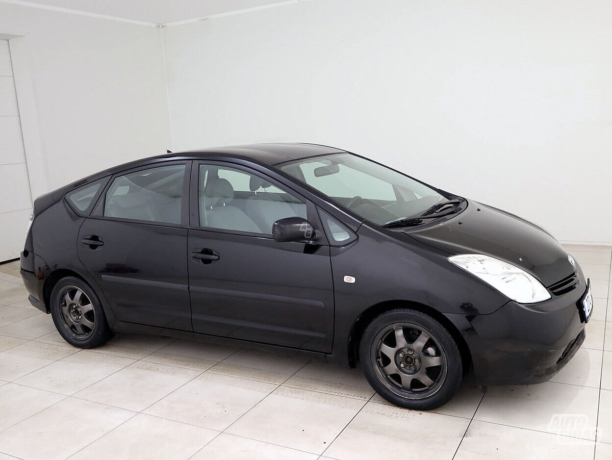 Toyota Prius 2005 г Хэтчбек