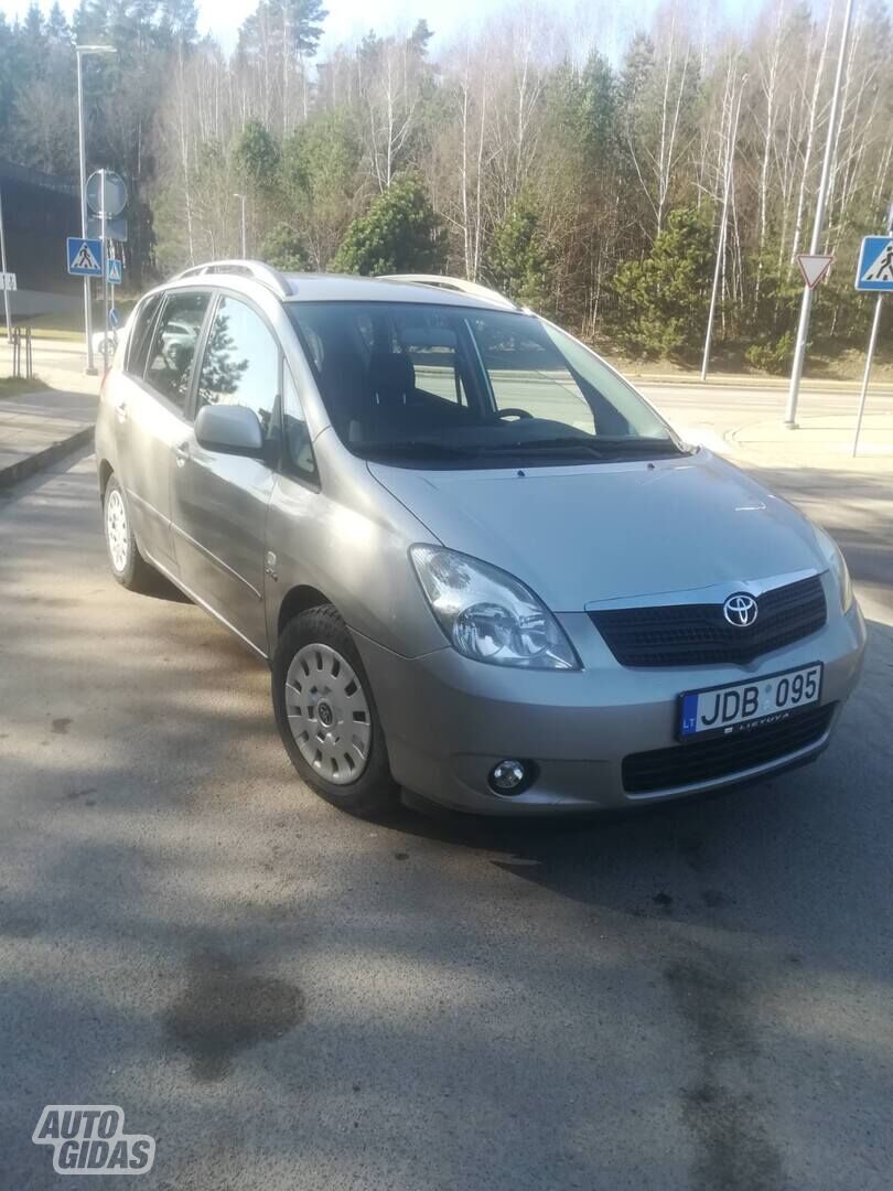 Toyota Corolla Verso 2002 г Минивэн