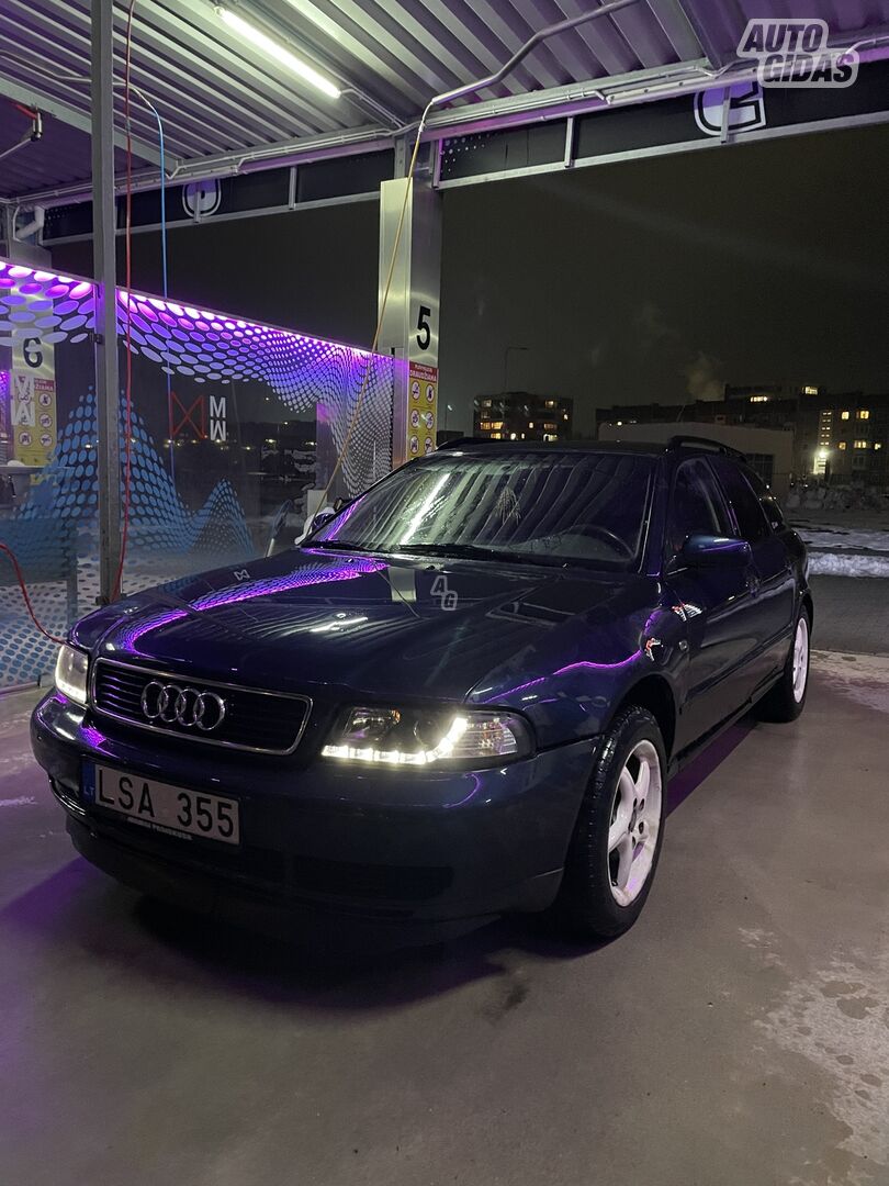 Audi A4 1997 m Universalas