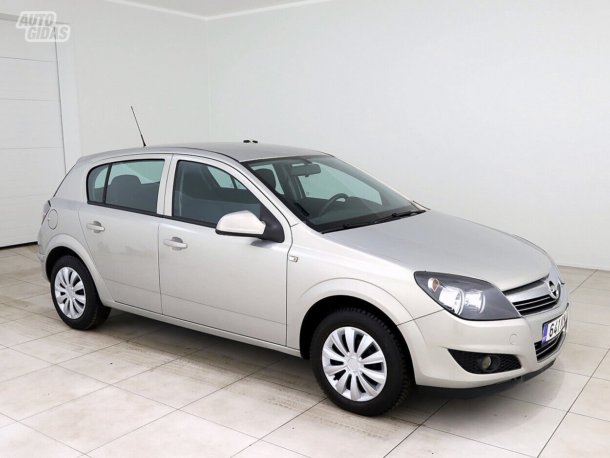 Opel Astra 2011 г Хэтчбек