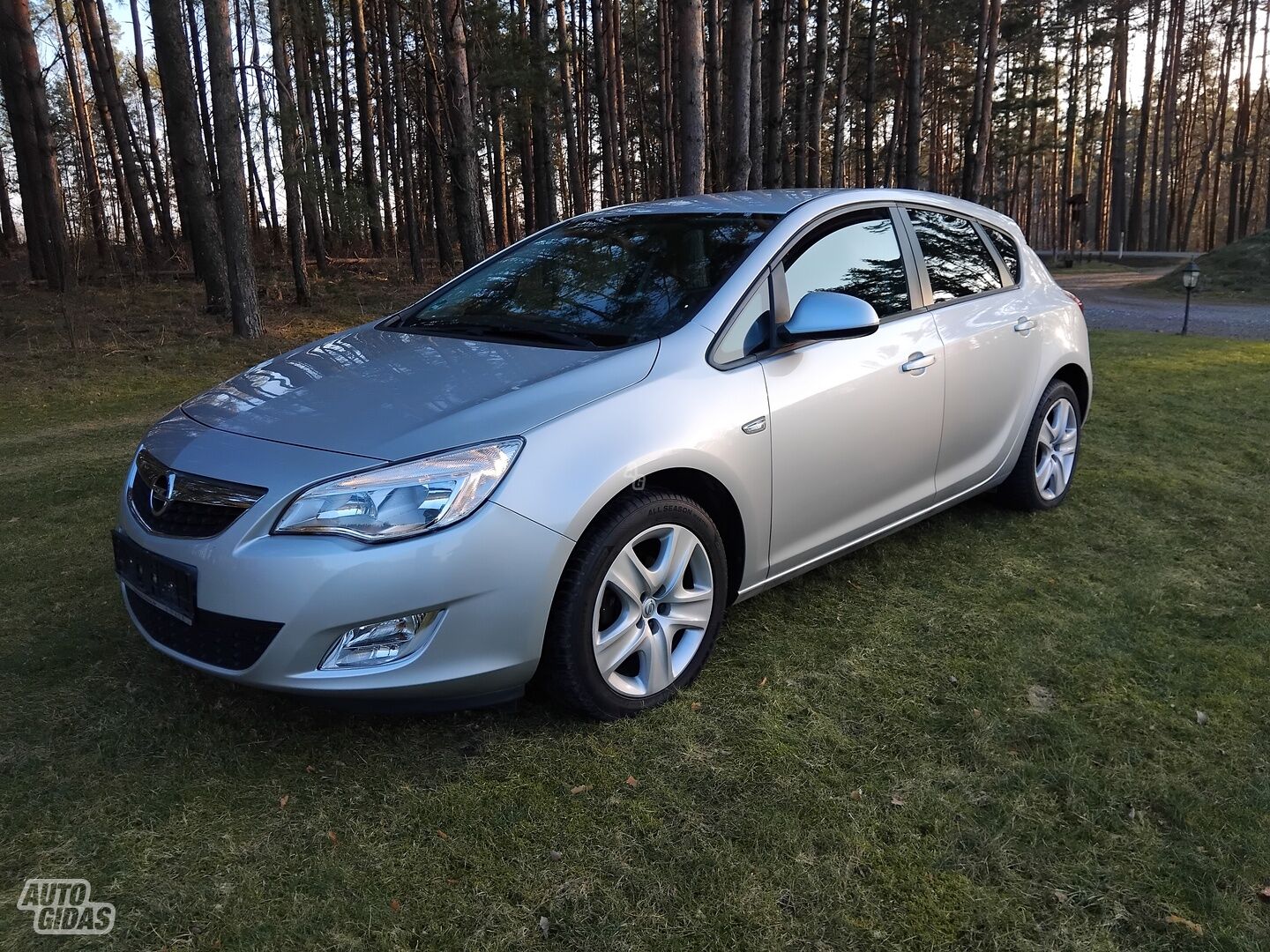 Opel Astra 2011 г Хэтчбек