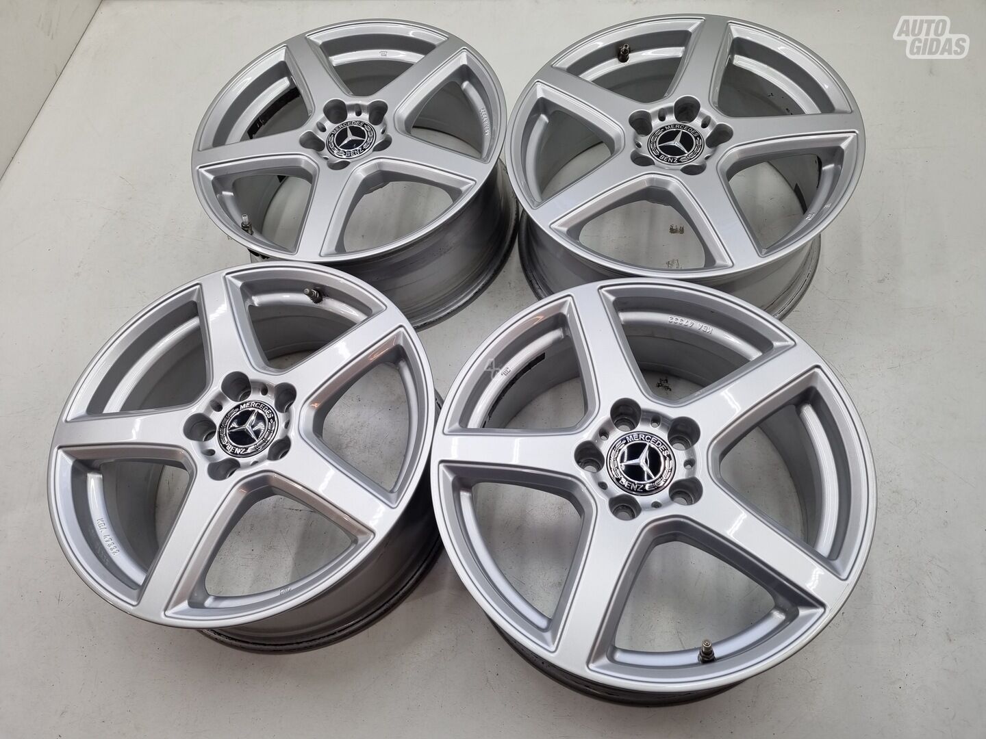 Mercedes-Benz C klasė, W204 C 300 light alloy R17 rims