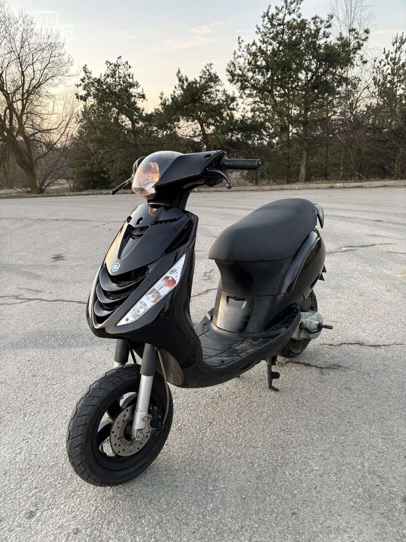 Piaggio ZIP 2015 m Motoroleris / Mopedas