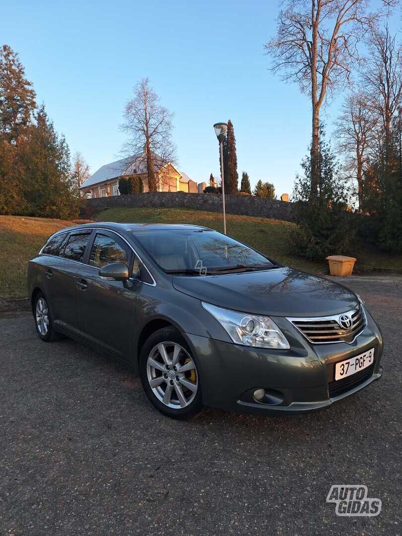 Toyota Avensis 2011 г Универсал