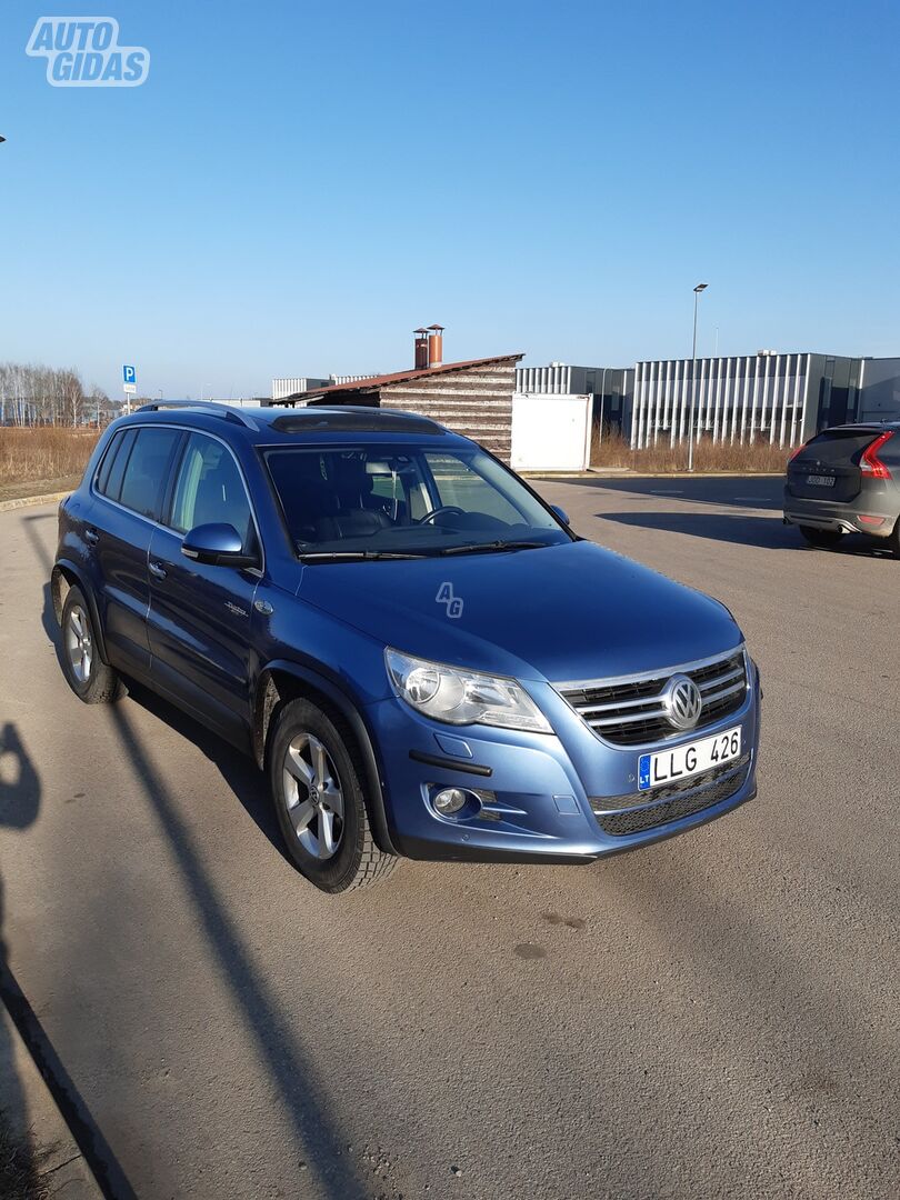 Volkswagen Tiguan 2011 г Внедорожник / Кроссовер