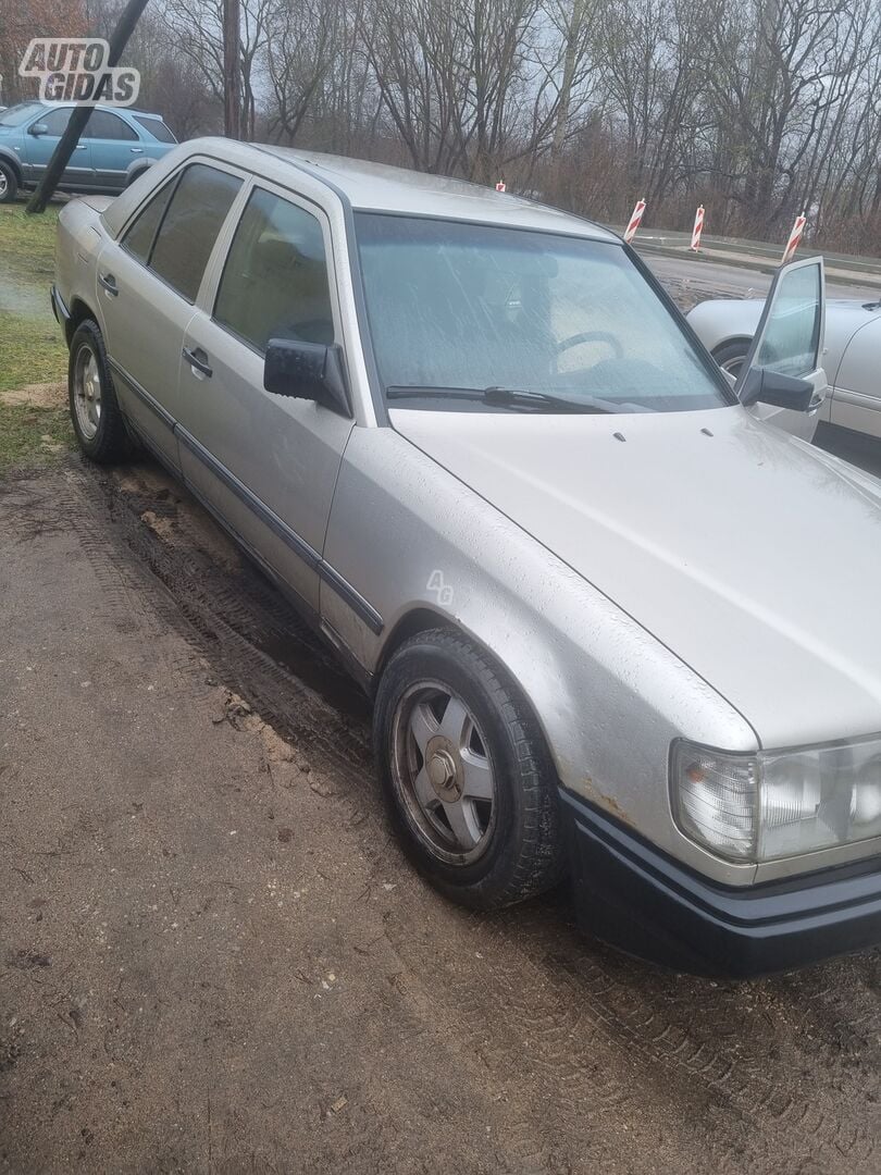 Mercedes-Benz E 300 1989 г Седан