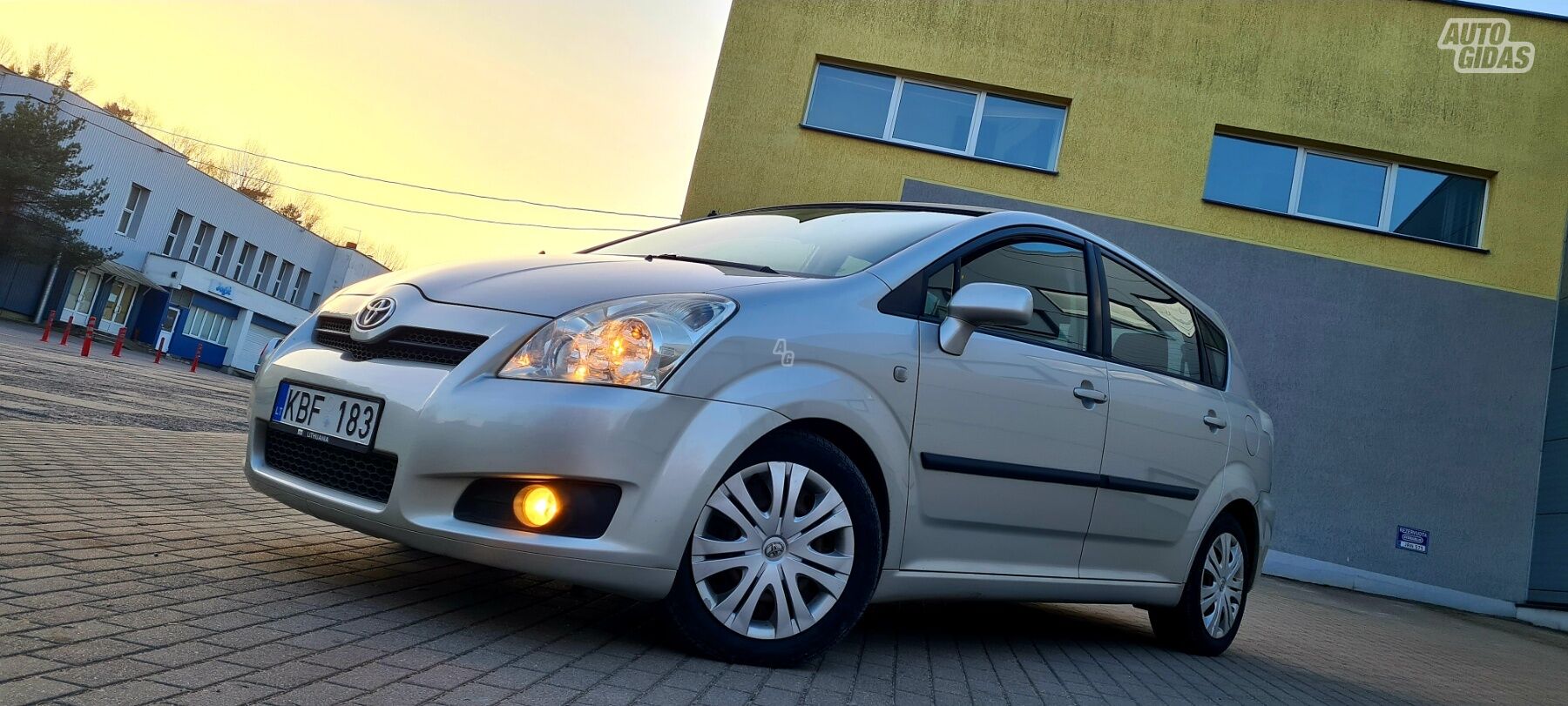 Toyota Corolla Verso 2008 г Минивэн