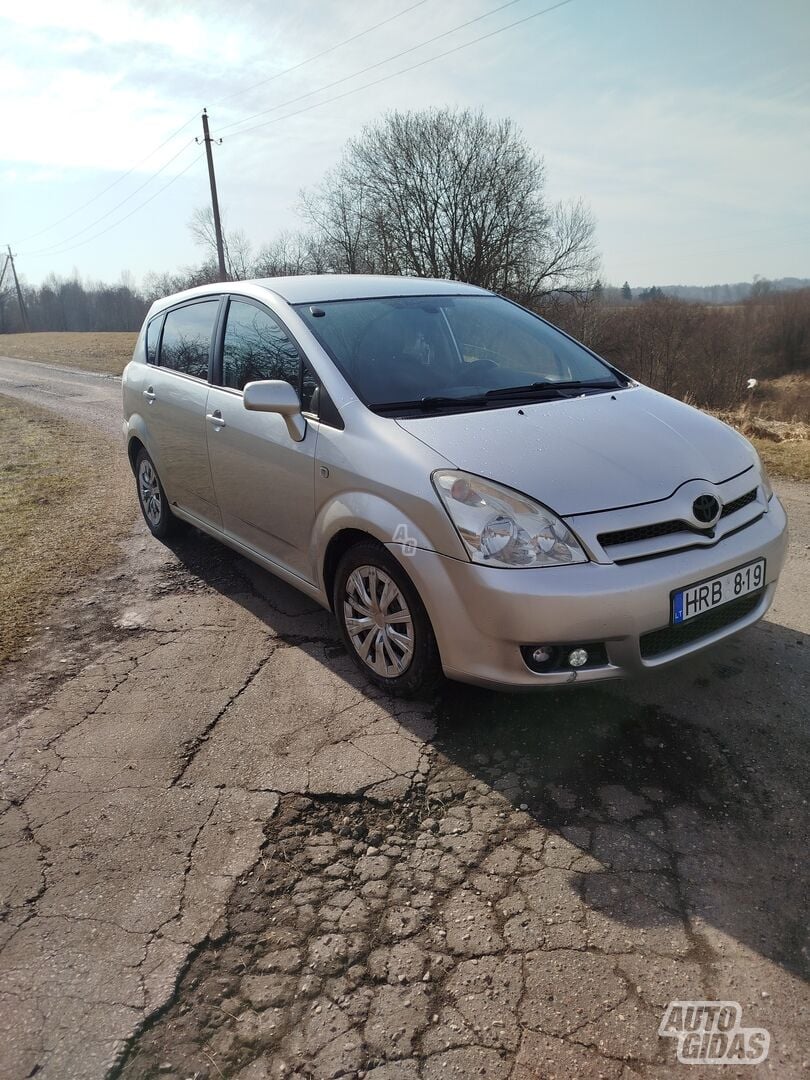 Toyota Corolla Verso 2004 г Хэтчбек