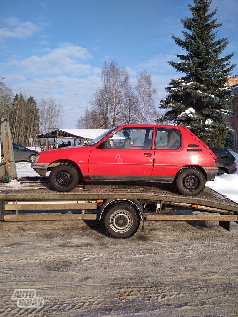 Peugeot 205 1990 y Hatchback