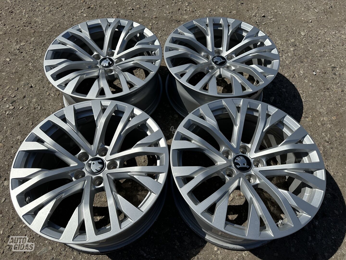 Skoda Siuncim, 8J ET25 light alloy R18 rims