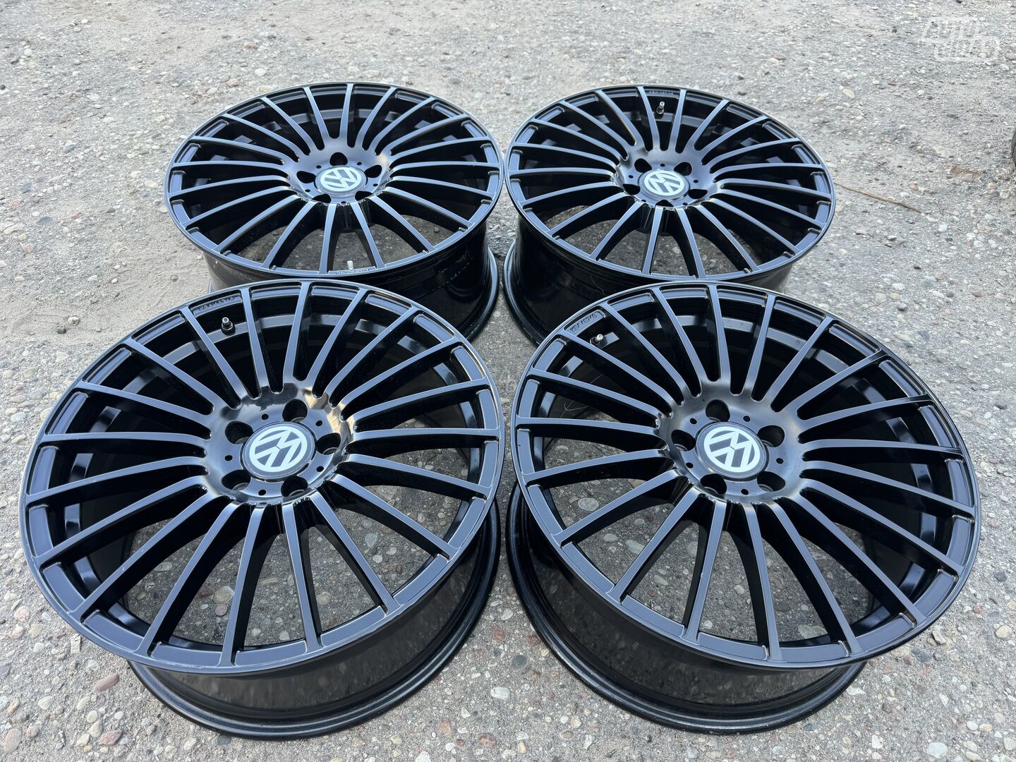 Volkswagen Siunciam, 8.5J ET45 light alloy R19 rims