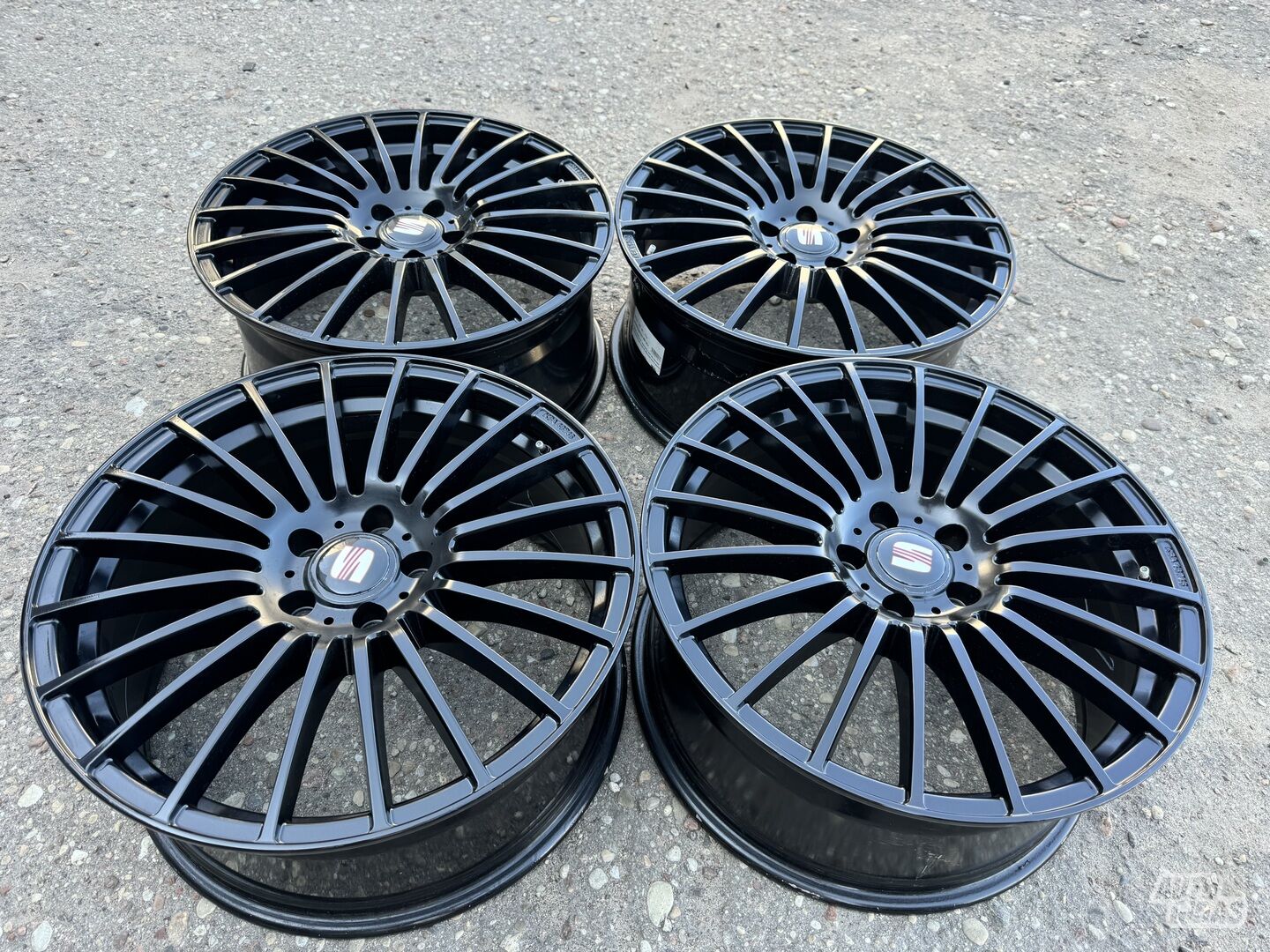 Seat Siunciam, 8.5J ET45 light alloy R19 rims