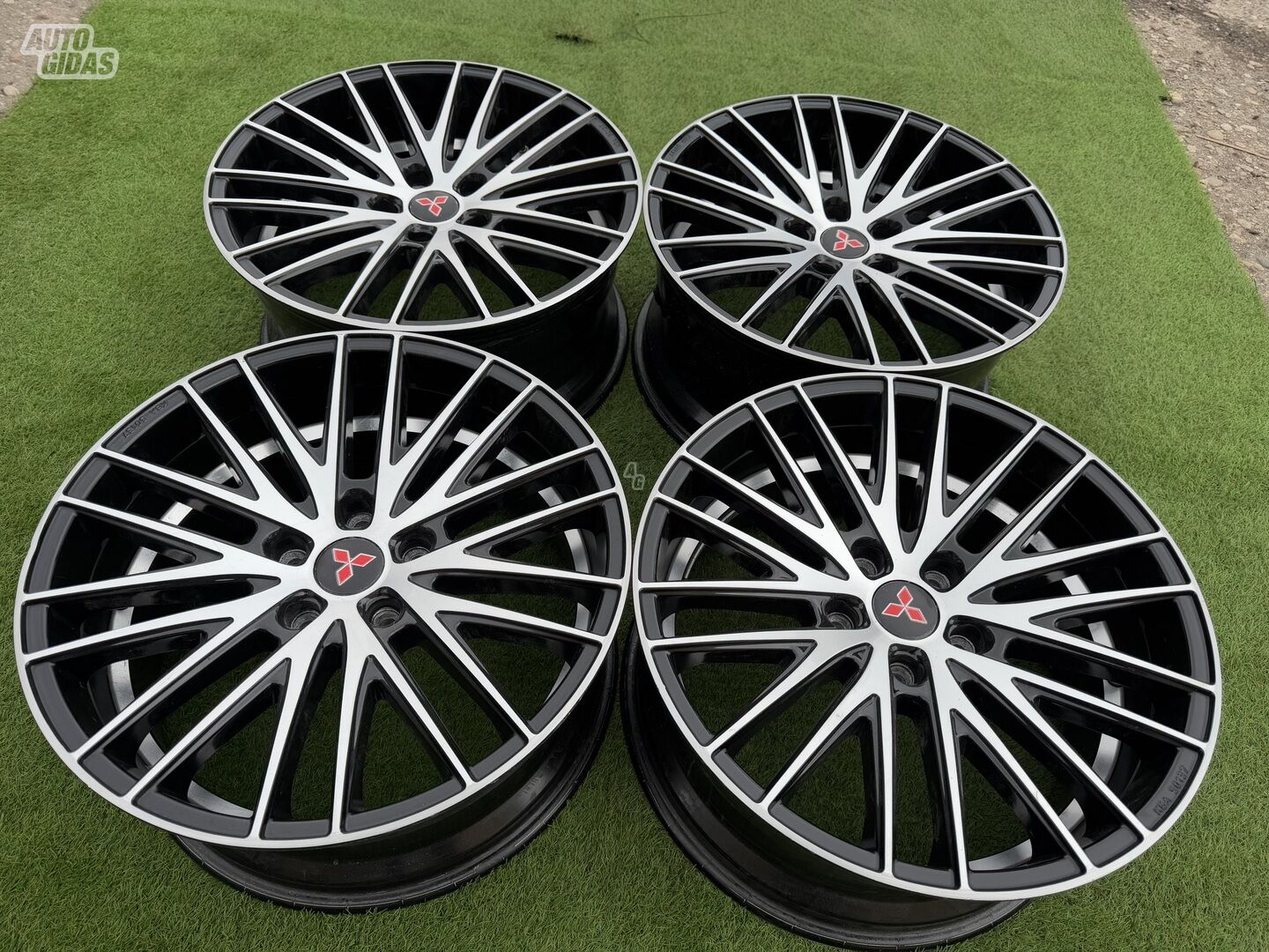 Mitsubishi Siunciam, 8.5J ET42 light alloy R18 rims