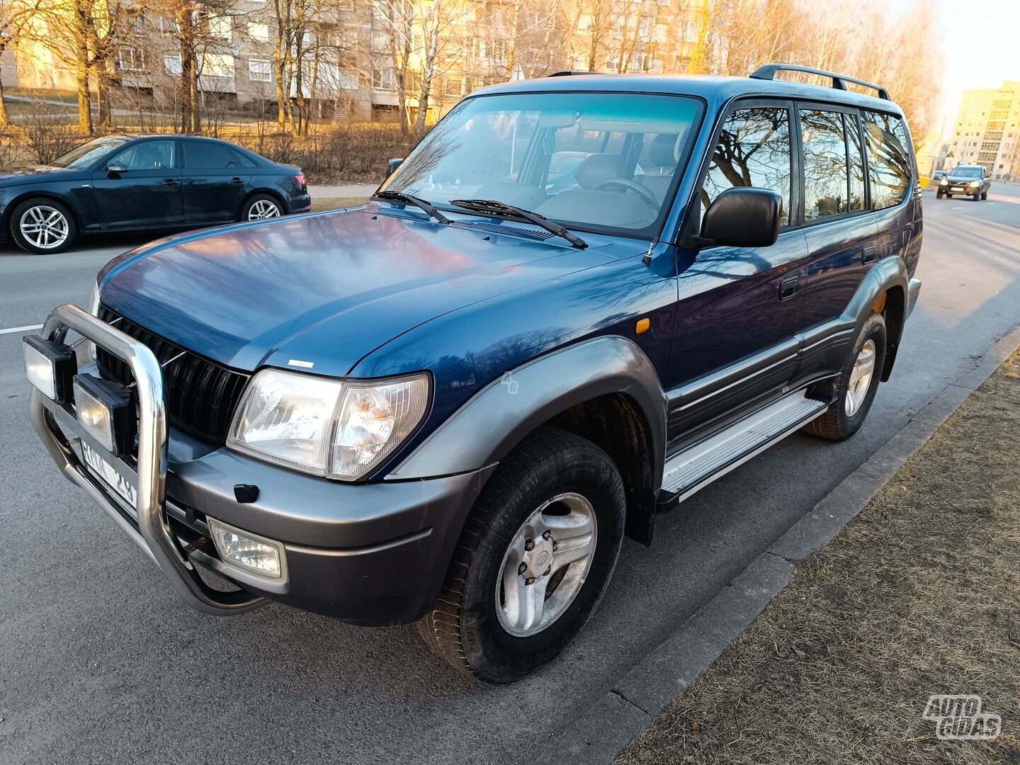 Toyota Land Cruiser 2000 y Off-road / Crossover