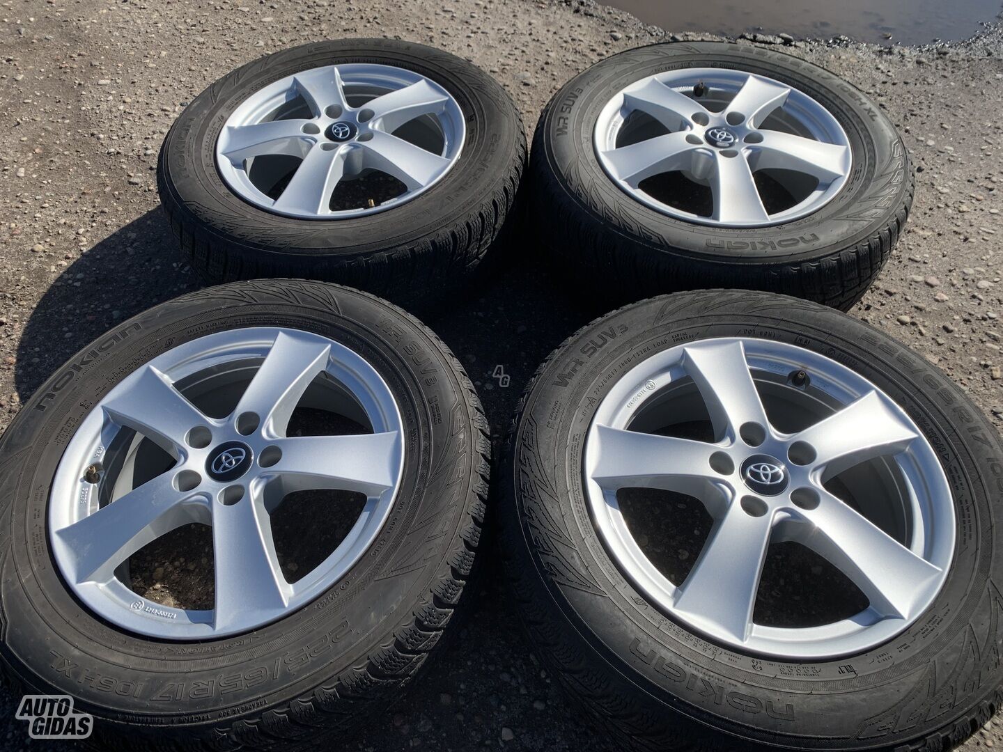 Toyota Siunciam, 7J ET48 light alloy R17 rims