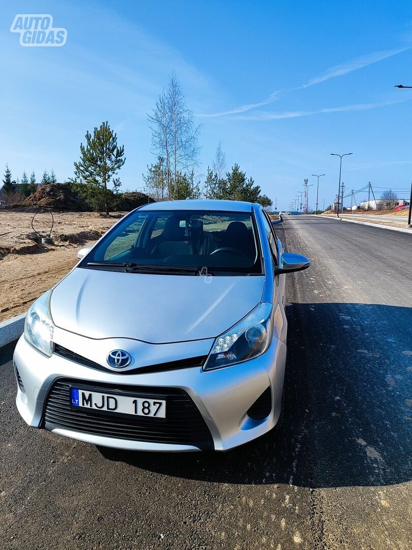 Toyota Yaris 2013 г Хэтчбек